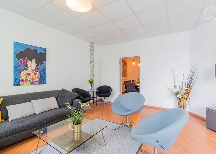 Spacious And Modern Furnished Apartment For 10 Guests