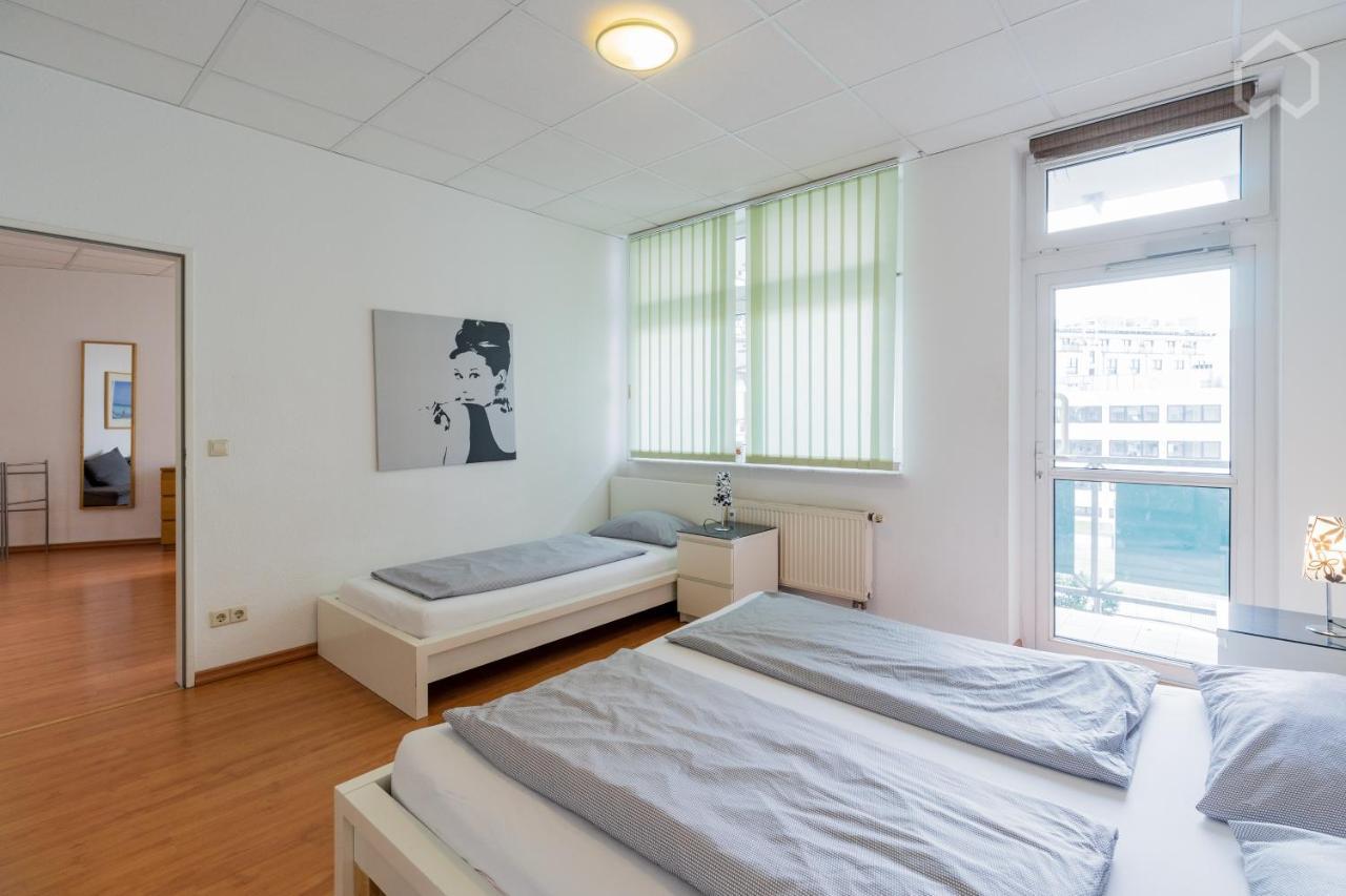 Appartamento Spacious And Modern Furnished For 10 Guests Berlino